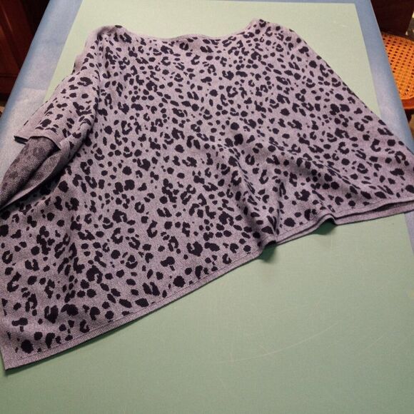 Talbots Womens M/L Leopard Print Blue Poncho Soft Comfy Fun Unique Cottagecore - Picture 6 of 6